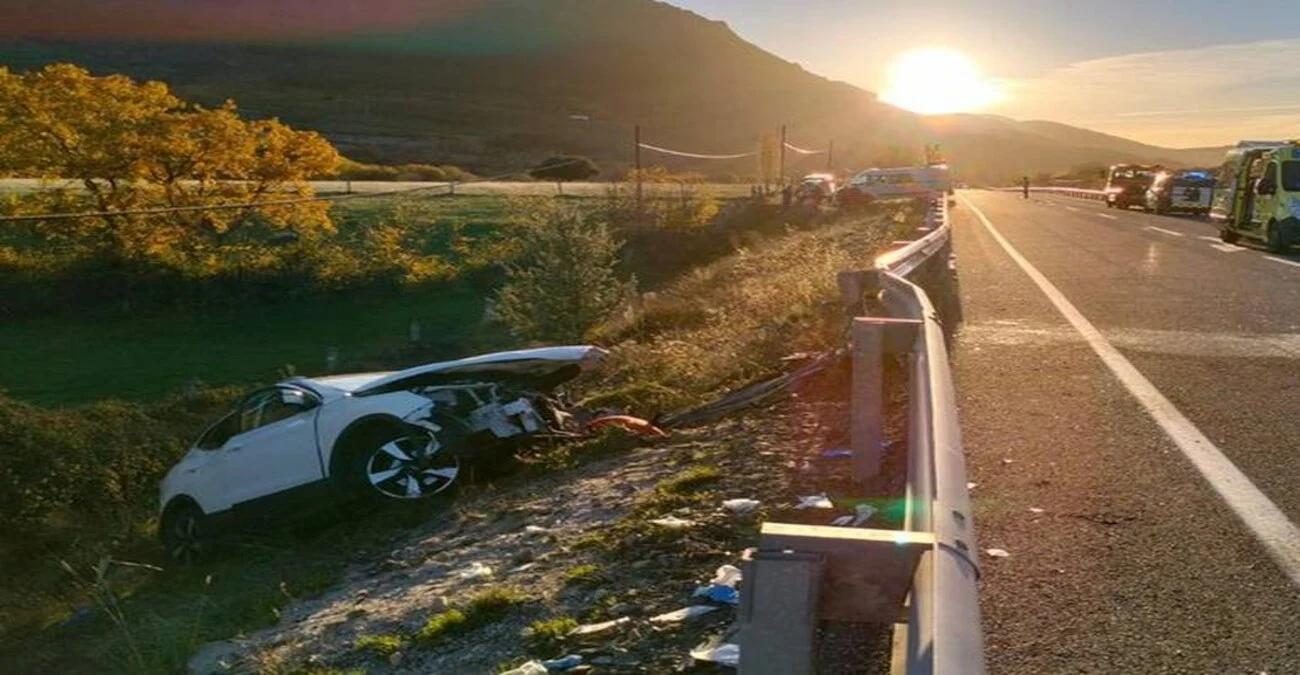 Mueren cuatro personas en un accidente de tráfico de tres vehículos en Villatoro (Ávila)