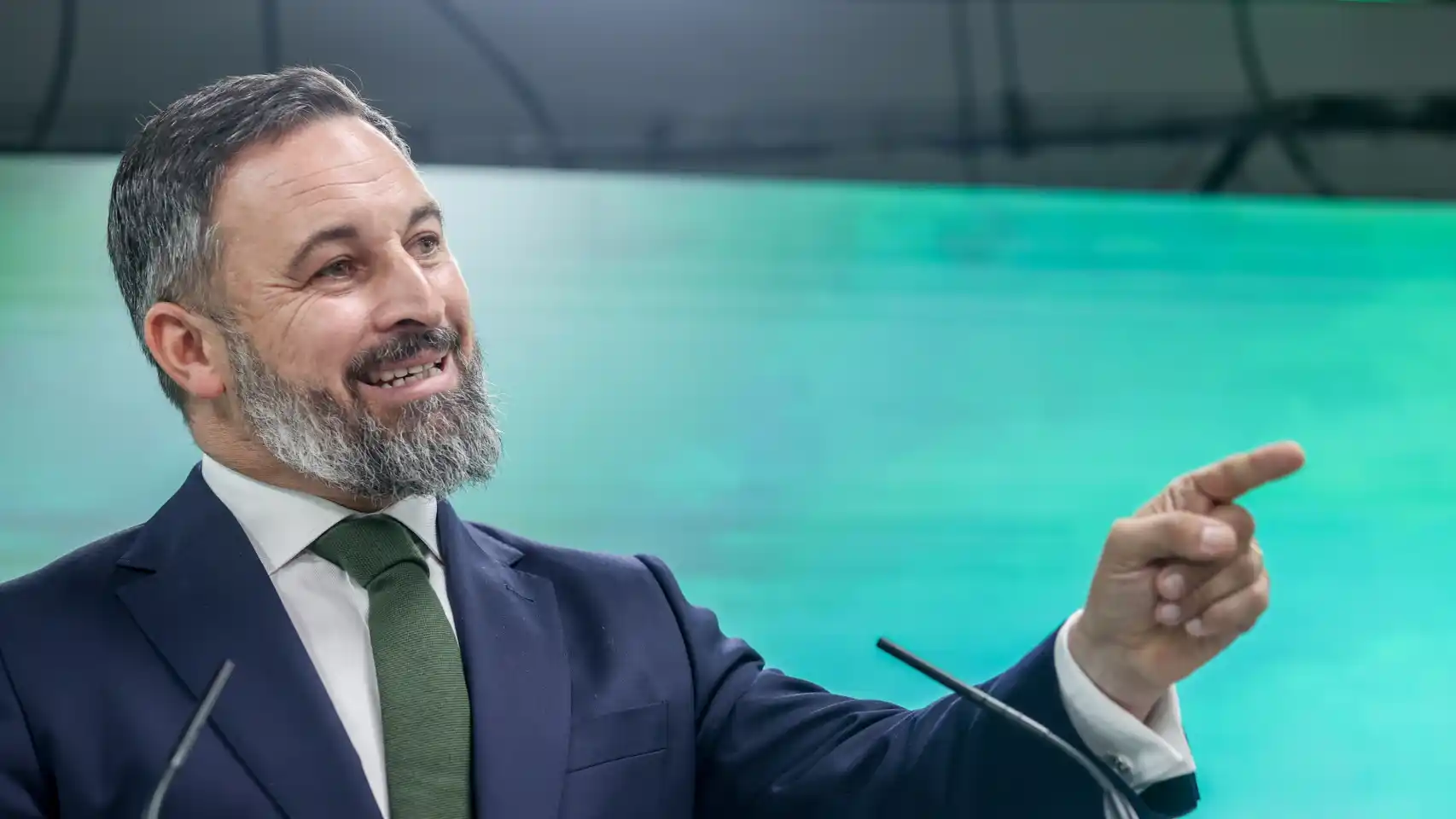 Dedazo de Abascal a los presupuestos de Guardiola en Extremadura