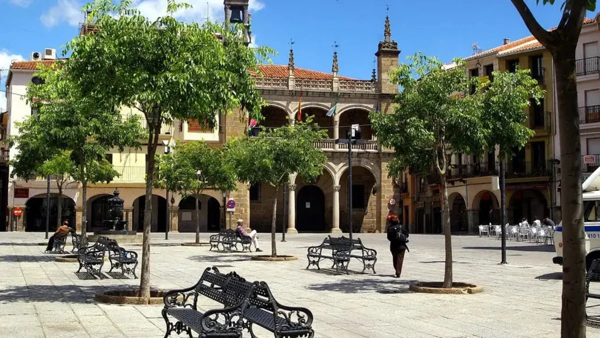 Mavi Mata, edil de Podemos en Plasencia, denuncia acoso por parte de una vecina que fue candidata por Levanta Plasencia